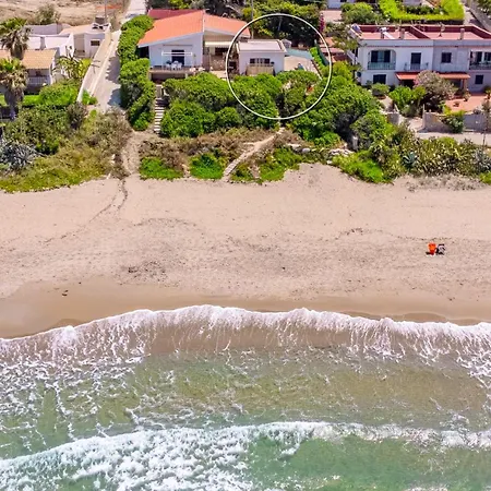 Semesterbostad Montalbano House By Biddizzi Rari - Accesso Diretto Spiaggia, Casa Al Mare *